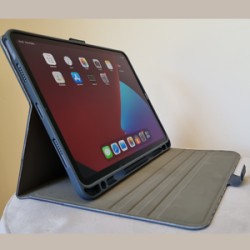 Apple iPad Pro 11-inch 256GB Wi-Fi + Cellular 3rd Gen with Case